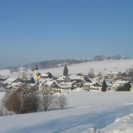 Geraeumiges In Rittsteig Mit Terrasse, Garten Und Grill Lam