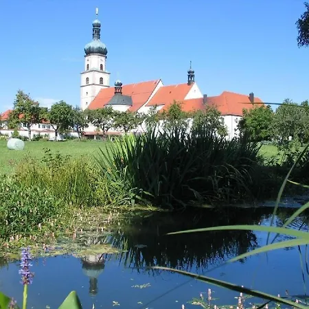 Geraeumiges In Rittsteig Mit Terrasse, Garten Und Grill